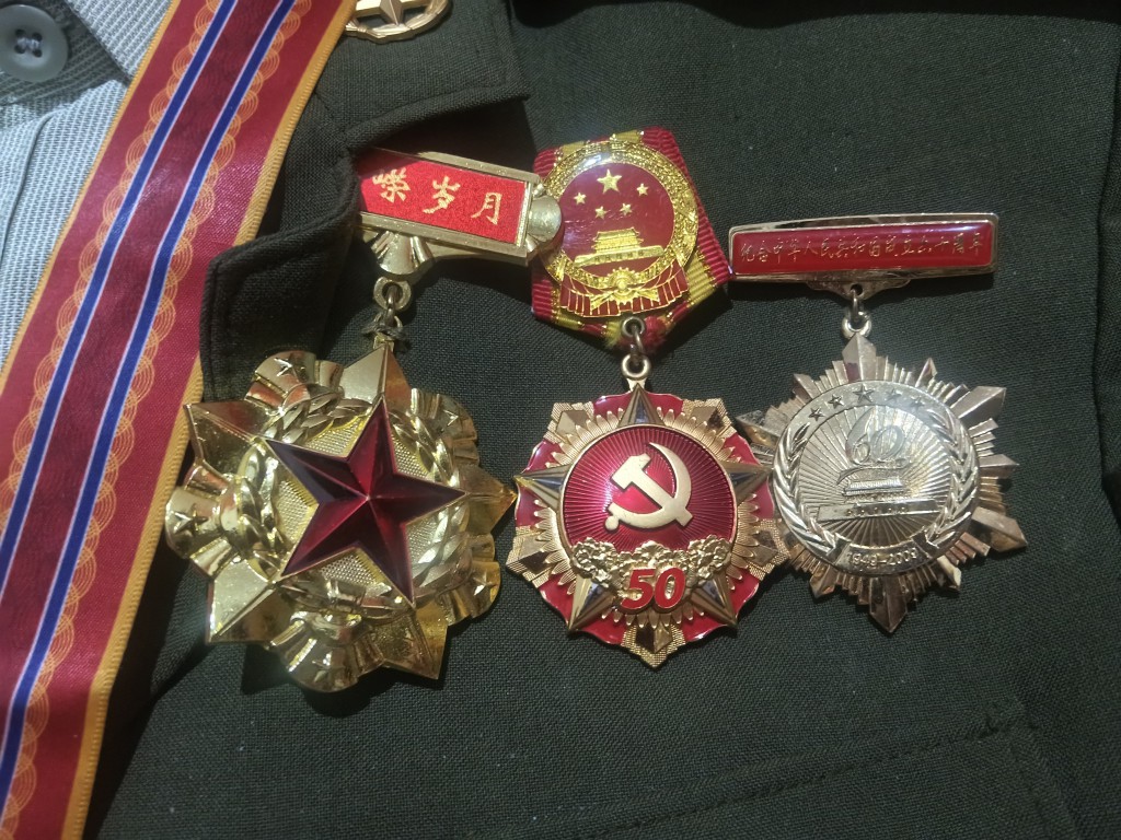 双节慰问老英雄：从红色岁月品读长寿真谛(图1)