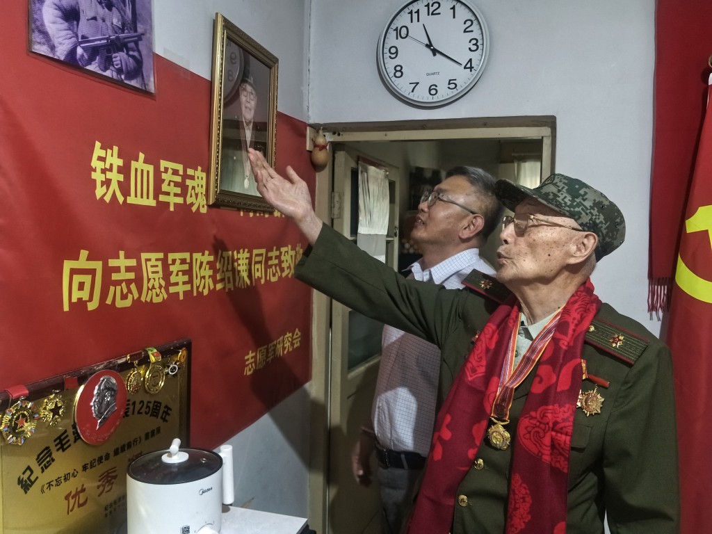 双节慰问老英雄：从红色岁月品读长寿真谛(图3)