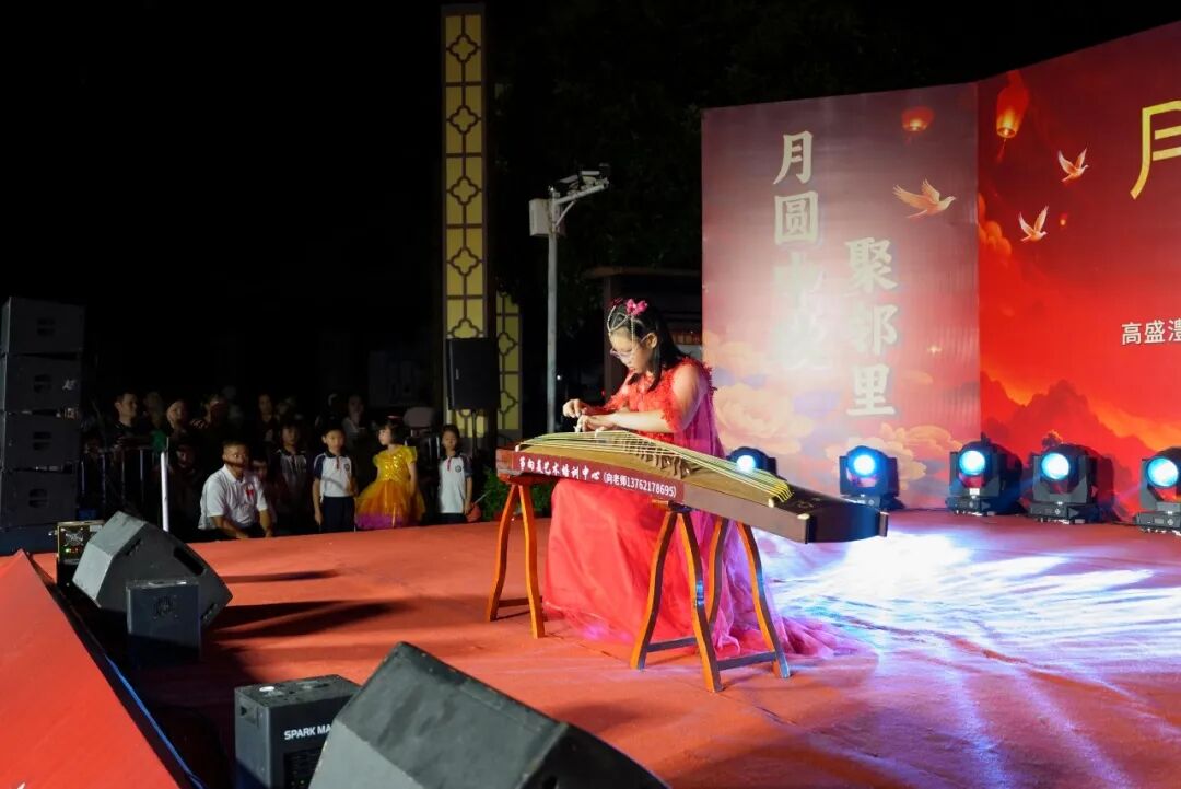 湖南张家界：高盛澧园小区中秋晚会温情上演