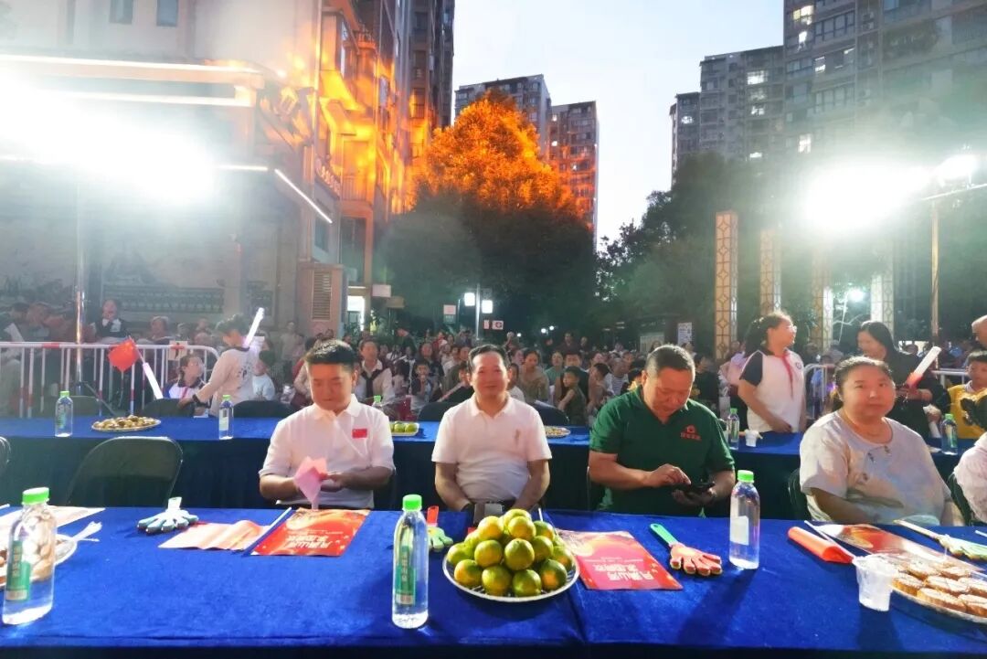 湖南张家界：高盛澧园小区中秋晚会温情上演