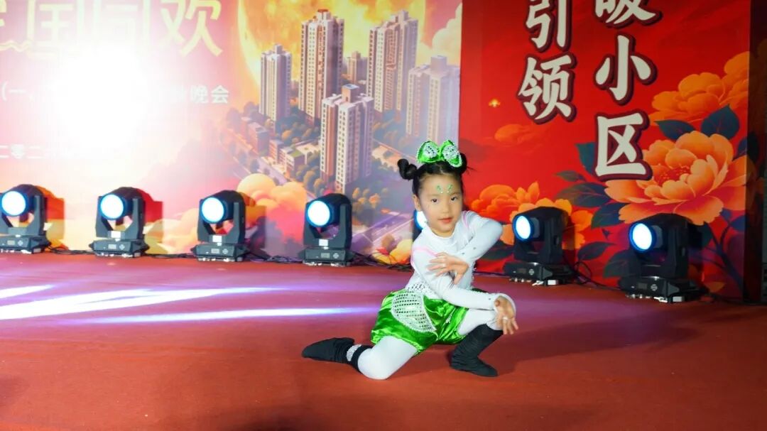 湖南张家界：高盛澧园小区中秋晚会温情上演