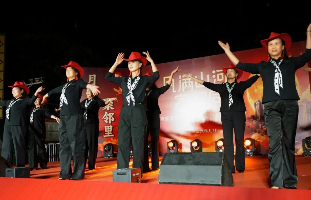 湖南张家界：高盛澧园小区中秋晚会温情上演
