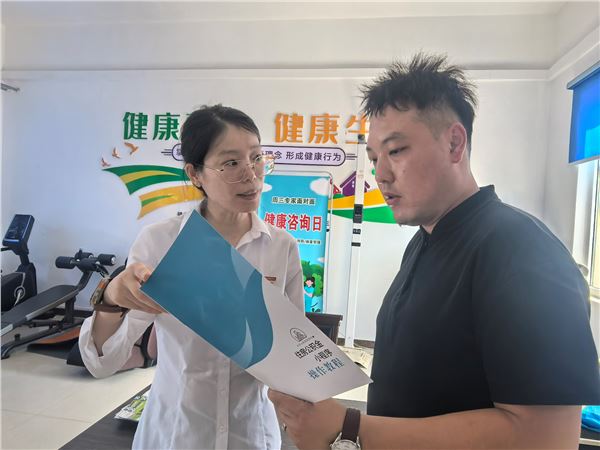 胜利油田公共事业管理部：现场一对一！他们下基层送公积金新政