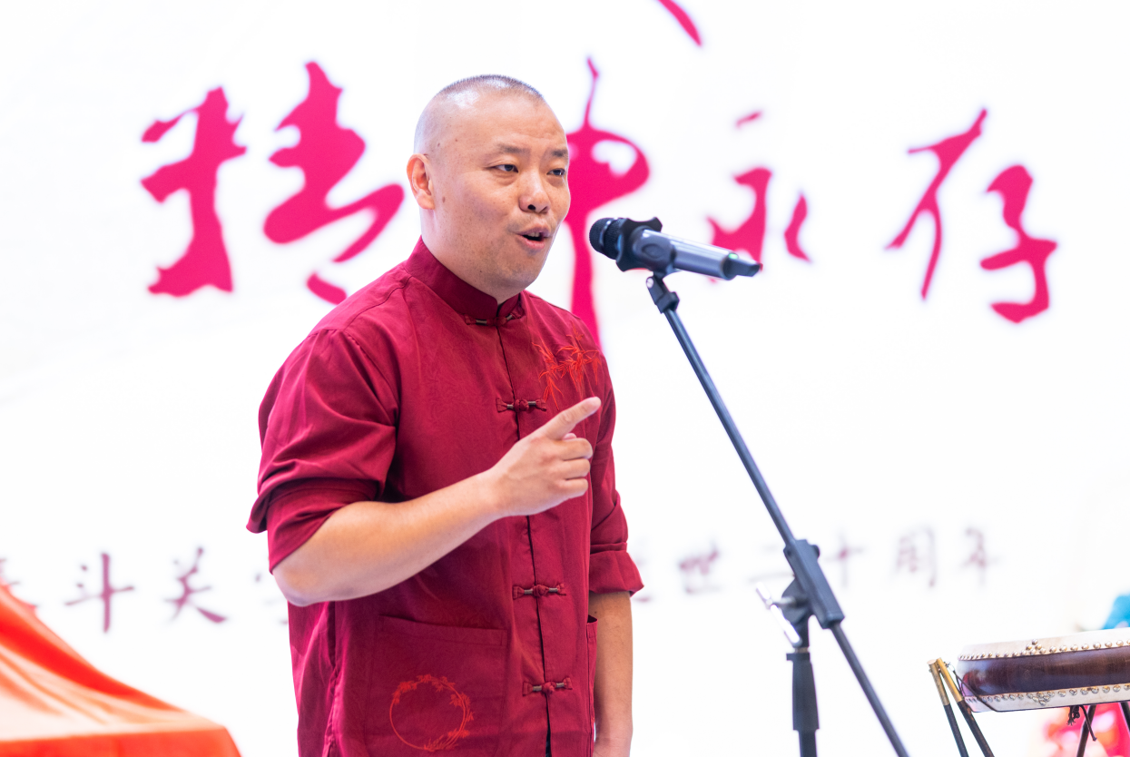 第三代传人梁拓夫演唱《王花儿买父》片段