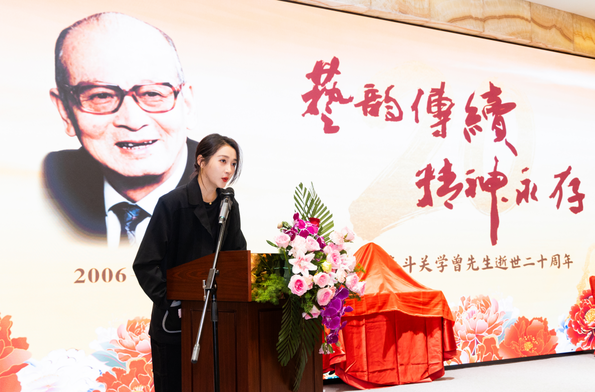 关学曾孙女关晓彤讲话缅怀爷爷，将助力北京琴书的传承