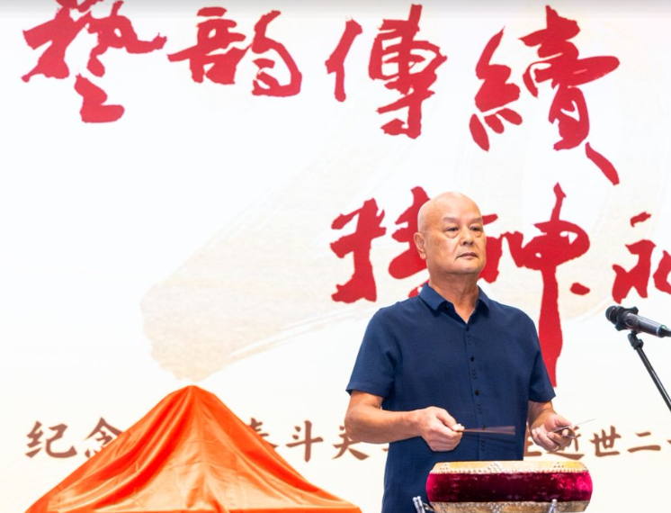 关学曾先生的弟子洪宗义以一段《有话好好说》结束了汇报展演
